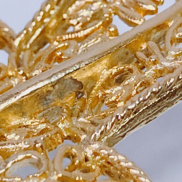 Vintage Gold Tone Filigree Leaf Butterfly Brooch Mid Century Delicate Jewelry - Picture 8 of 10